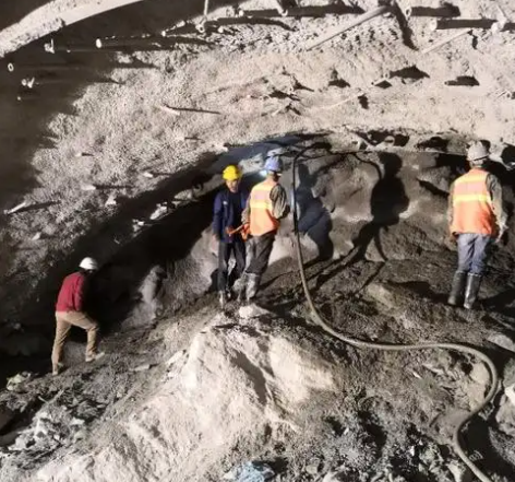 惠来拱顶带模注浆料的施工流程及注意事项